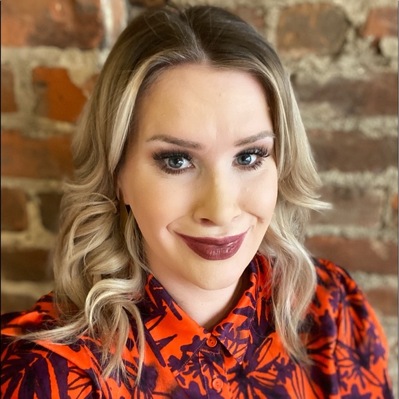 Meet your Posher, Kaitlyn - Picture 1 of 3